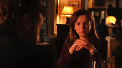 Постер 2 серии 1 сезона сериала «Слишком близко»