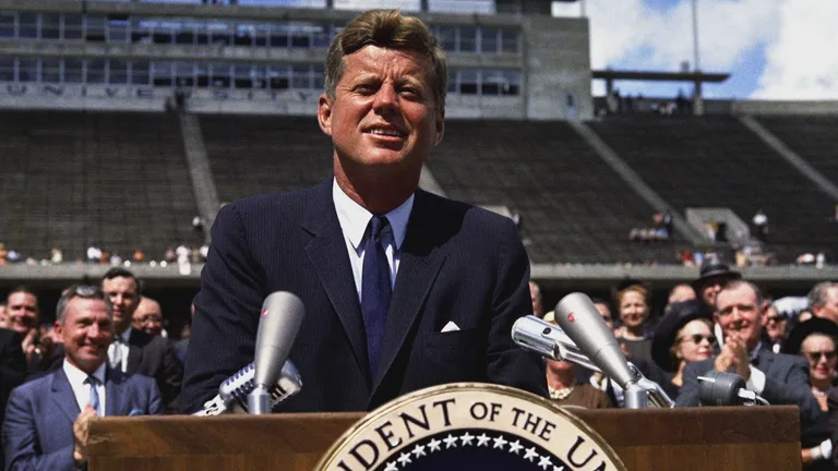 Постер 8 серии 1 сезона сериала «Kennedy»