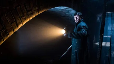 Постер 3 серии 1 сезона сериала «Карнивал Роу»