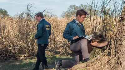 Постер 1 серии 1 сезона сериала «Настоящий детектив»