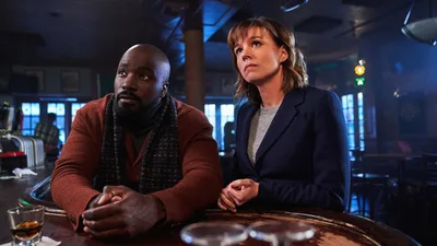 Постер 1 серии 1 сезона сериала «Зло»