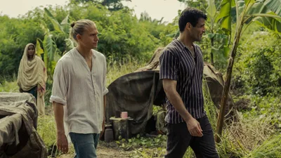 Постер 4 серии 1 сезона сериала «Шантарам»
