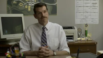 Постер 6 серии 1 сезона сериала «В поисках Аляски»