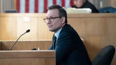 Постер 8 серии 1 сезона сериала «Доктор Смерть»