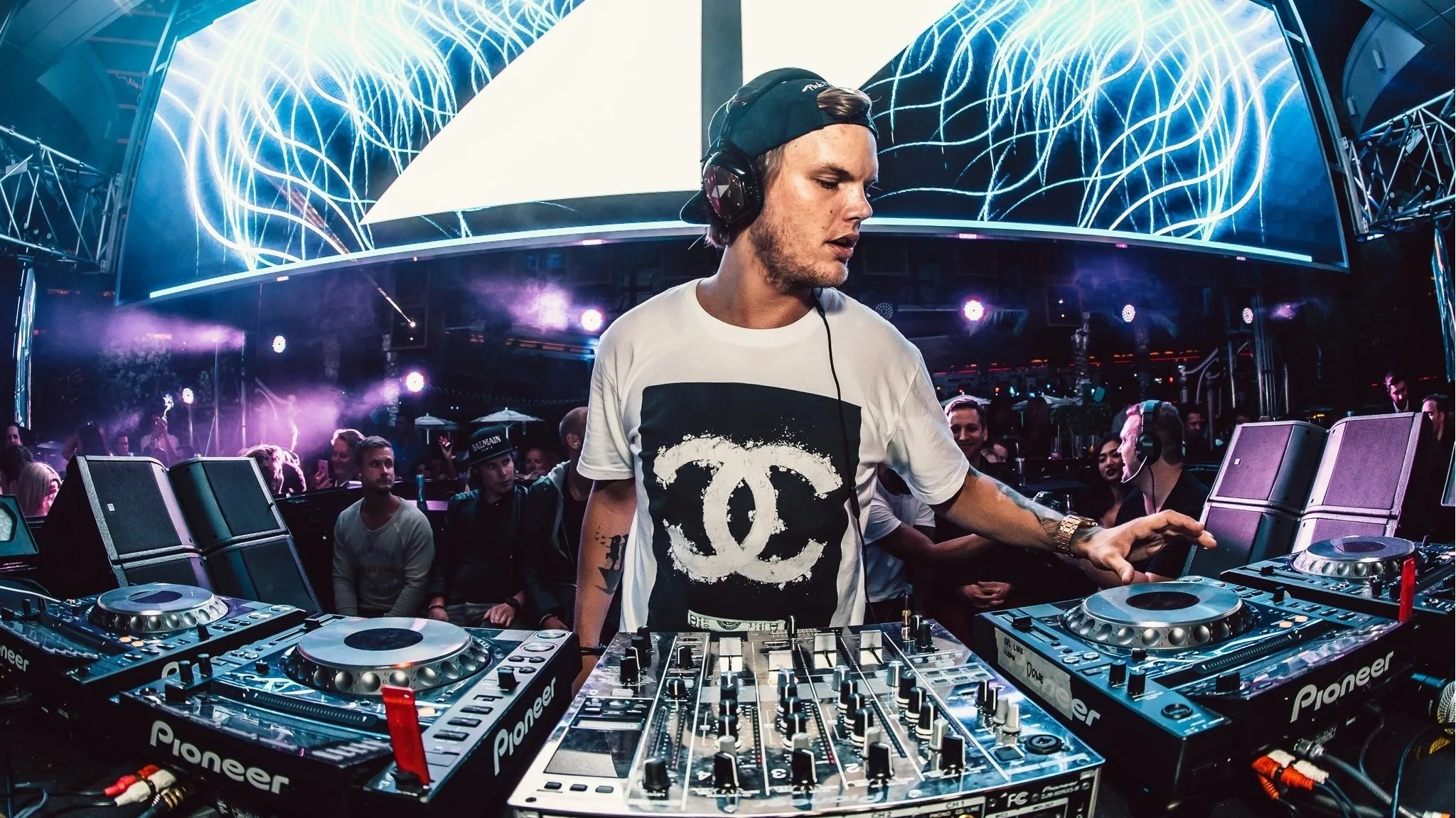 Постер фильма «Avicii: True Stories»