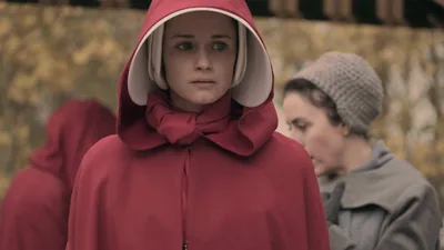 Постер 5 серии 1 сезона сериала «Рассказ служанки»