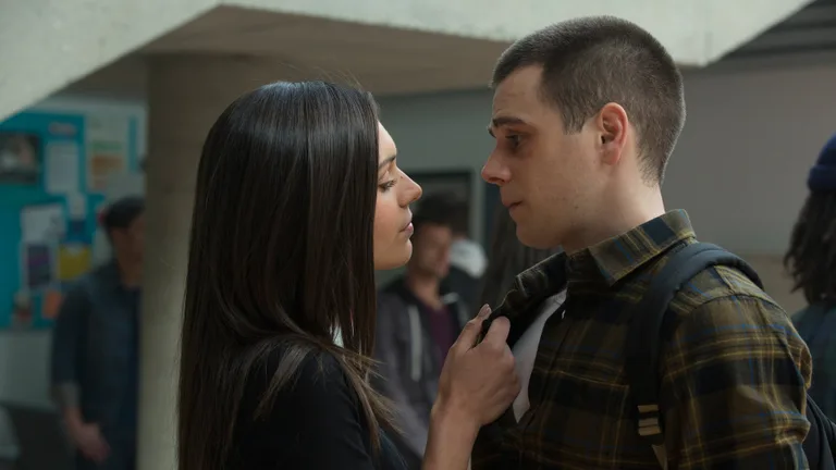 Постер 3 серии 1 сезона сериала «Путешественники»