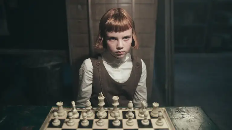 Постер 1 серии 1 сезона сериала «Ход королевы»