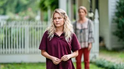 Постер 2 серии 1 сезона сериала «Хилы»