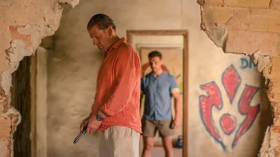 Постер 2 серии 1 сезона сериала «Этот город принадлежит нам»