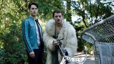 Постер 7 серии 1 сезона сериала «Холистическое детективное агентство Дирка Джентли»
