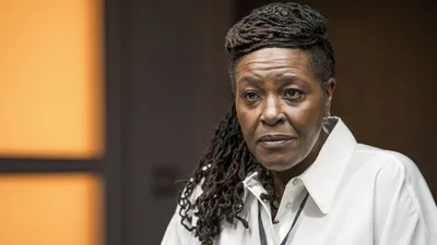 Постер 1 серии 1 сезона сериала «Инспектор Эллис»