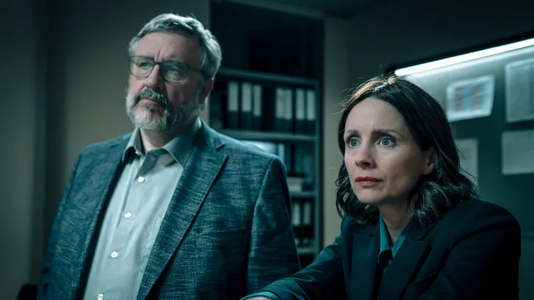 Постер 6 серии 1 сезона сериала «Пейшенс»