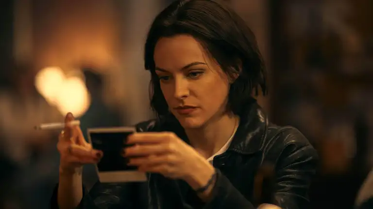 Постер 3 серии 1 сезона сериала «Под мостом»