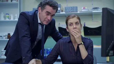 Постер 13 серии 1 сезона сериала «13 причин почему»
