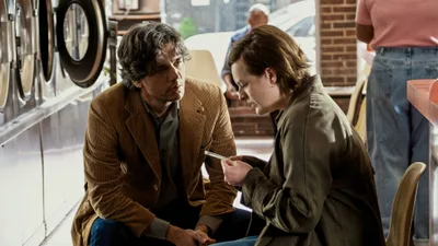 Постер 2 серии 1 сезона сериала «Сияющие»