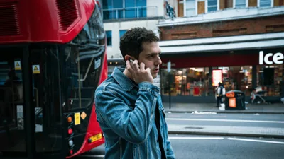 Постер 1 серии 1 сезона сериала «Подозреваемый: Убийство Жана Шарля де Менезеса»