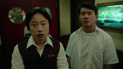 Постер 1 серии 1 сезона сериала «Интерьер Чайнатауна»