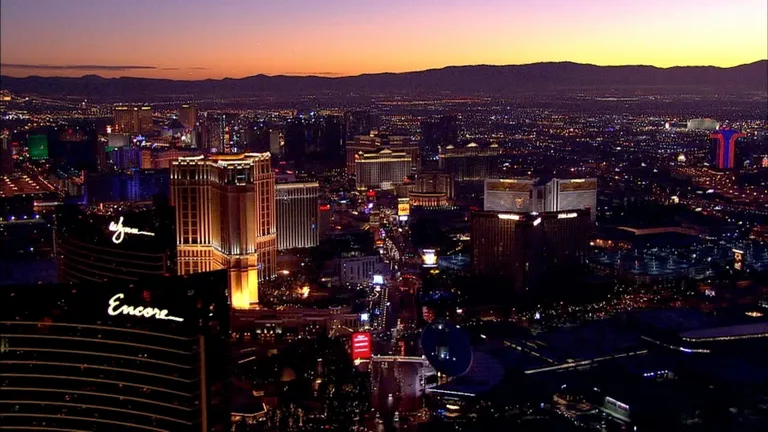 Постер 4 серии 1 сезона сериала «Vegas: The Story of Sin City»