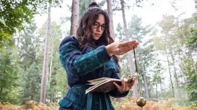 Постер 3 серии 1 сезона сериала «Благие знамения»