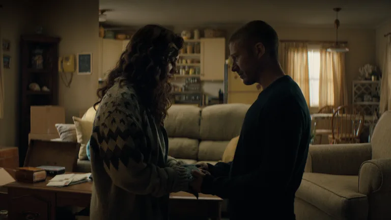 Постер 4 серии 1 сезона сериала «Полуночная месса»