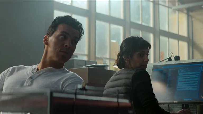 Постер 2 серии 1 сезона сериала «Падение Парижа»