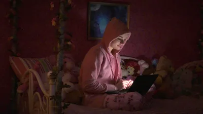Постер 4 серии 1 сезона сериала «Притворство»