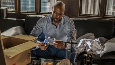 Постер 1 серии 1 сезона сериала «Ватсон»