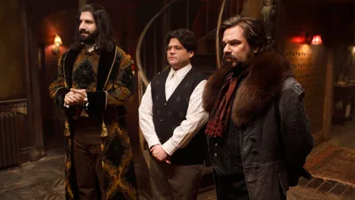 Постер 1 серии 1 сезона сериала «Чем мы заняты в тени»