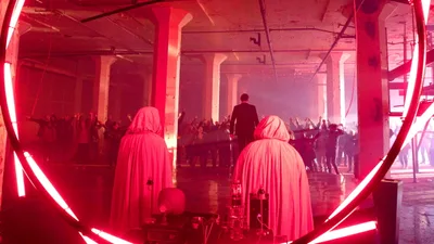 Постер 8 серии 1 сезона сериала «Искатели правды»