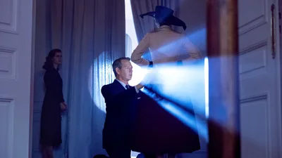 Постер 10 серии 1 сезона сериала «New Look: революция стиля»