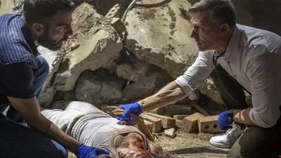 Постер 12 серии 1 сезона сериала «Блестящие умы»