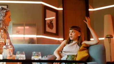 Постер 2 серии 1 сезона сериала «Тела»