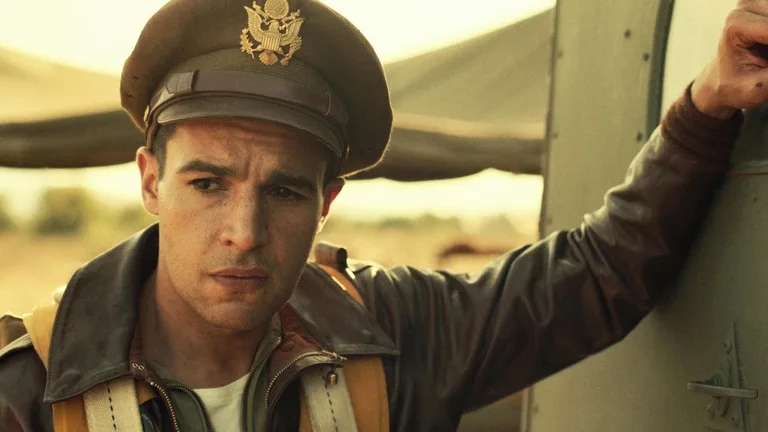 Постер 1 серии 1 сезона сериала «Уловка-22»