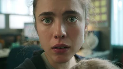 Постер 1 серии 1 сезона сериала «Уборщица. История матери-одиночки»