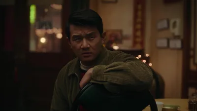 Постер 5 серии 1 сезона сериала «Интерьер Чайнатауна»