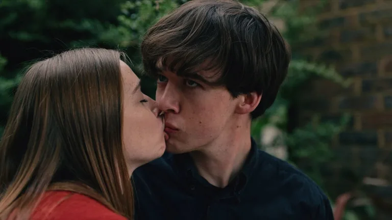 Постер 1 серии 1 сезона сериала «Конец е****го мира»