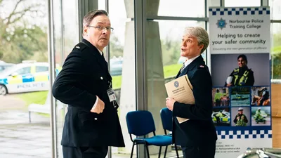 Постер 1 серии 1 сезона сериала «Поросята»