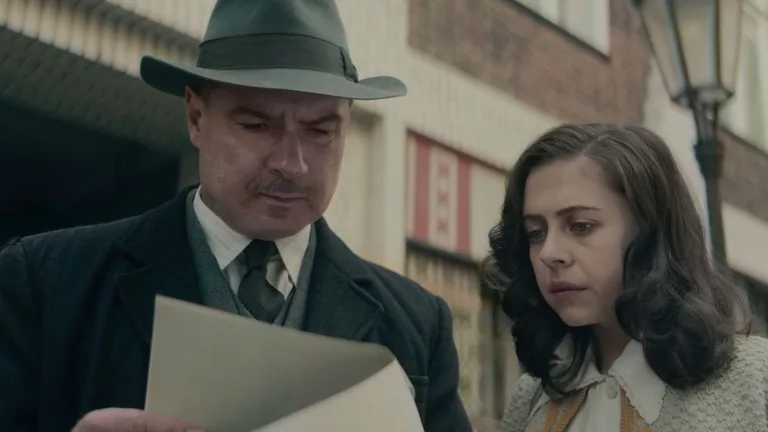 Постер 8 серии 1 сезона сериала «Маленький огонёк»