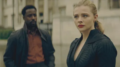 Постер 2 серии 1 сезона сериала «Периферийные устройства»