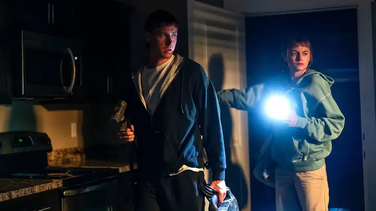 Постер 1 серии 1 сезона сериала «Убийство на краю света»