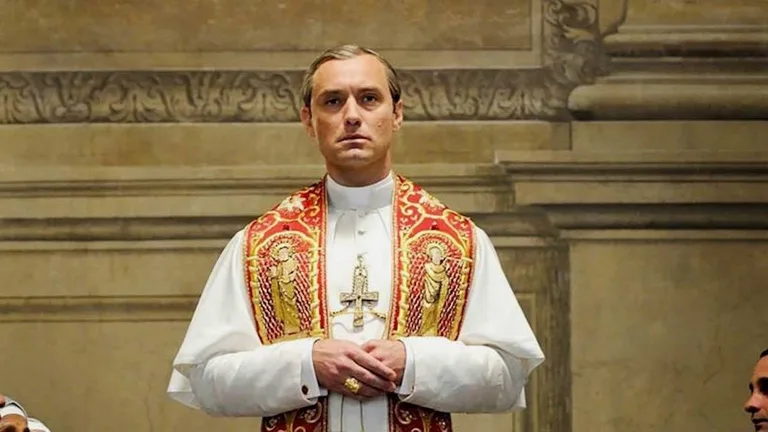Постер 8 серии 1 сезона сериала «Молодой Папа»
