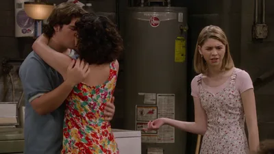 Постер 3 серии 1 сезона сериала «Шоу 90-х»