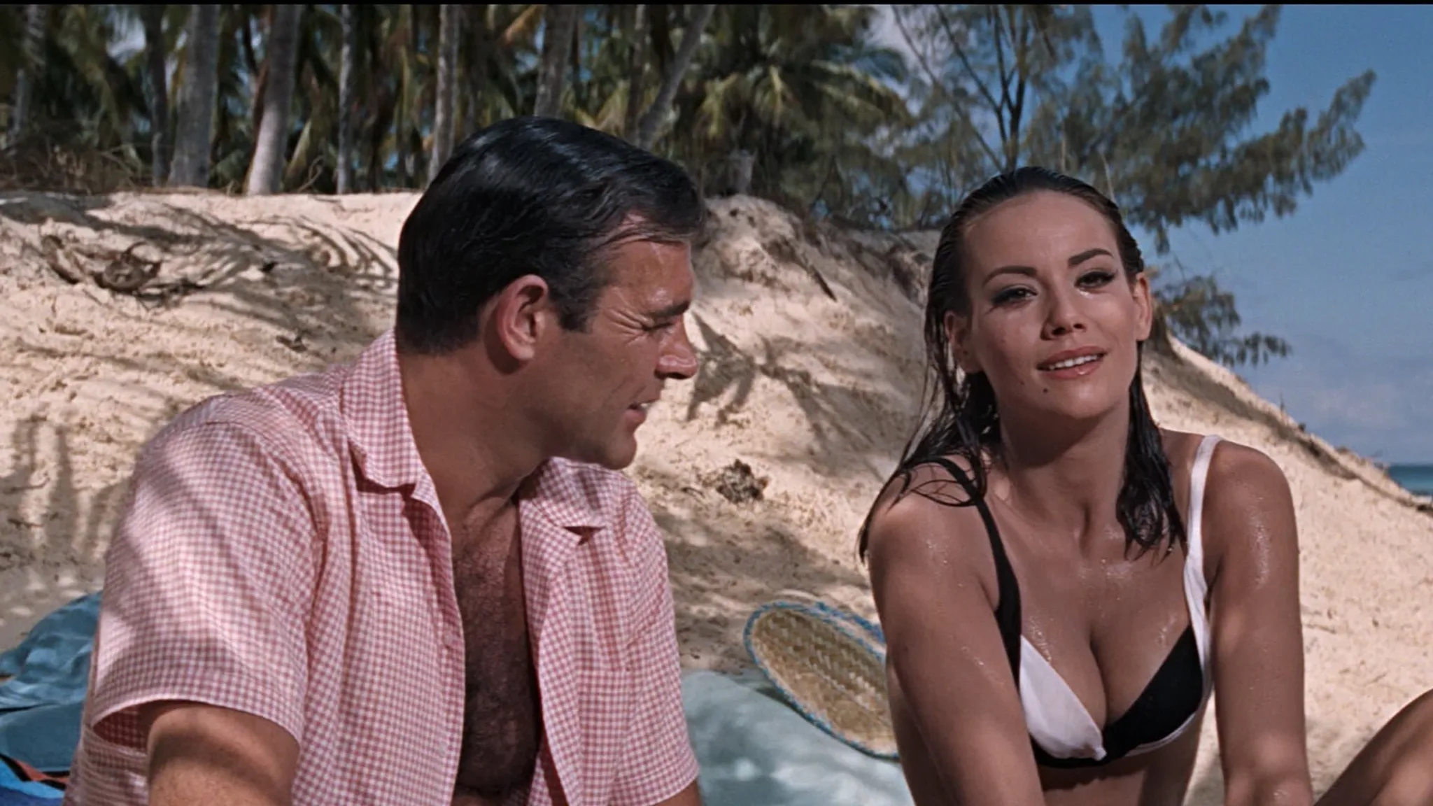 Постер фильма «007: Шаровая молния»