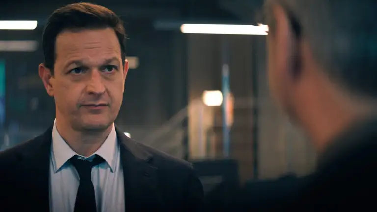 Постер 2 серии 1 сезона сериала «Вуаль»