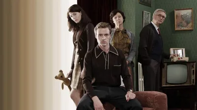 Постер 1 серии 1 сезона сериала «Дом на окраине»