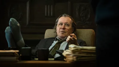 Постер 1 серии 1 сезона сериала «Медленные лошади»