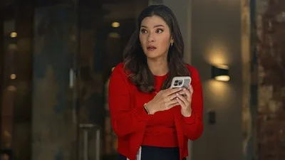 Постер 12 серии 1 сезона сериала «Ватсон»