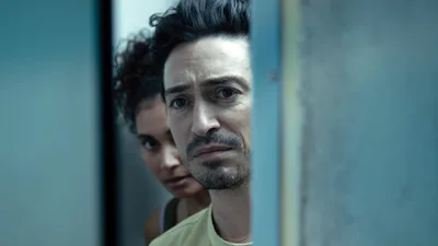 Постер 2 серии 1 сезона сериала «Население: 11»