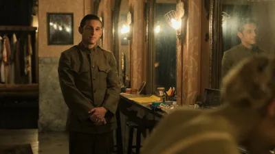 Постер 6 серии 1 сезона сериала «Сияющие»